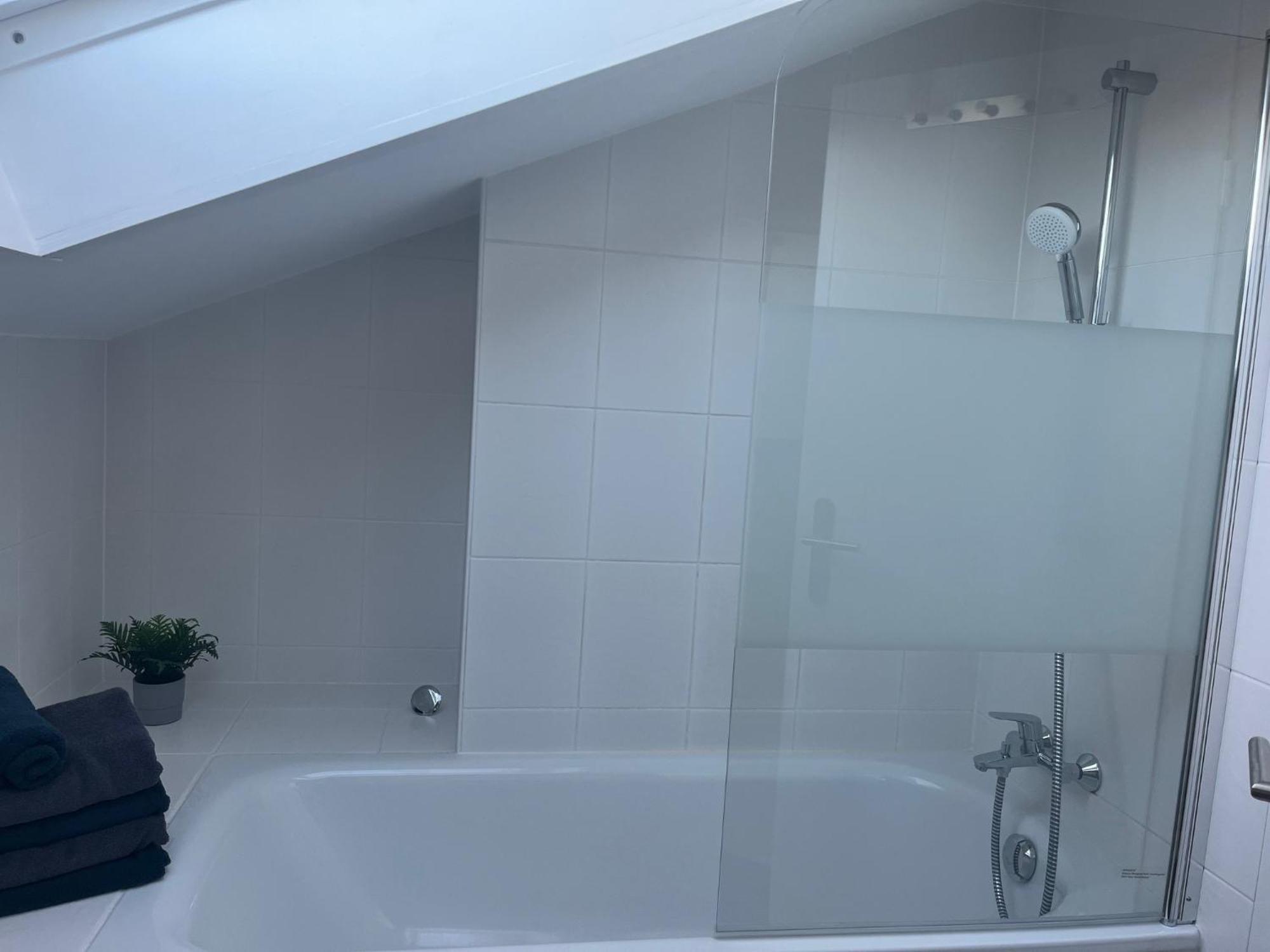 Helle, Ruhige Ferienwohnung Mit Balkon Bad Tolz Exterior photo
